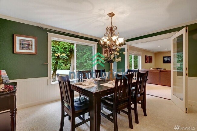 Building Photo - Rare opportunity!! Spacious 3 Bedroom Sammamish Home with 2 bonus rooms, RV Parking & Huge Backyard!