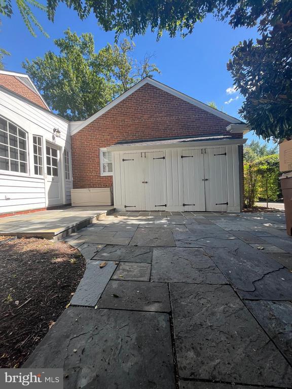 Building Photo - 3604 Oval Dr