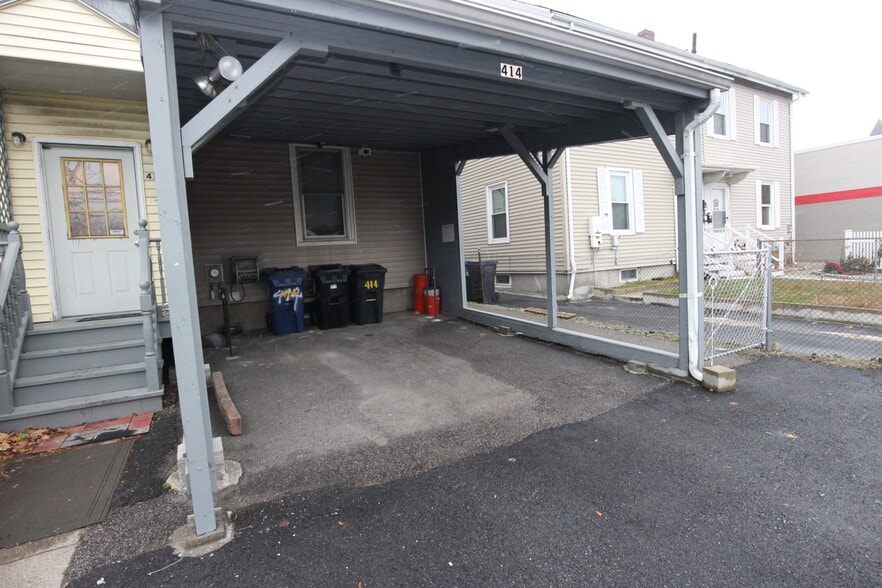 Building Photo - 414 Western Ave