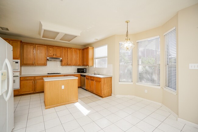 Building Photo - 822 Hyacinth Pl