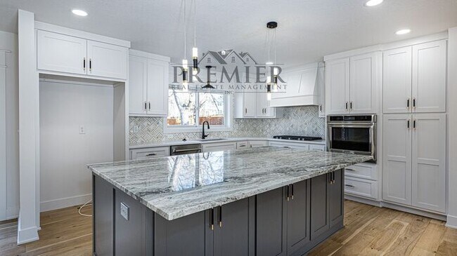 Building Photo - Stunning Remodeled 4 bedroom / 4 bath-2026...