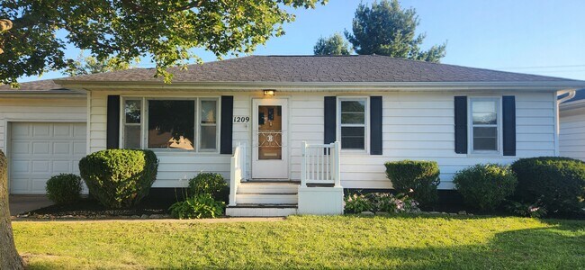 Primary Photo - 1209 Parkway Dr