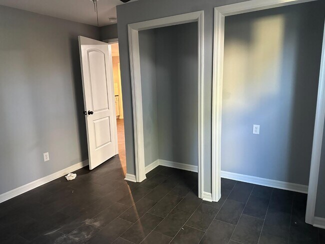 Building Photo - 105 N Davis St