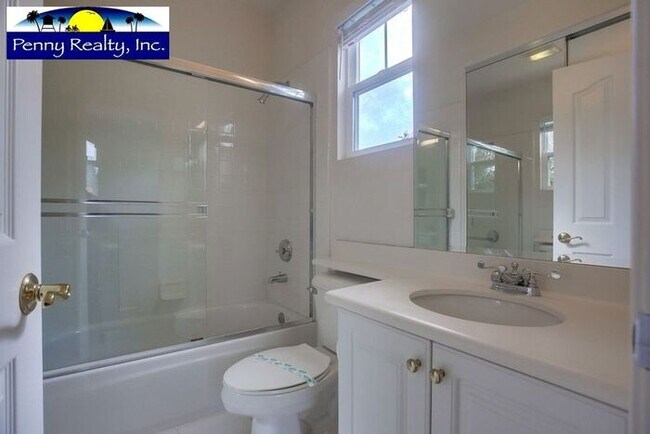 Building Photo - Stunning 4 Bedroom 3.5 Bath Home in the Co...