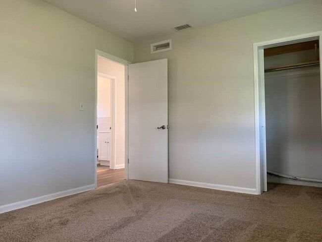 Building Photo - Updated 2 Bedroom 1 Bath in Central Gulfport