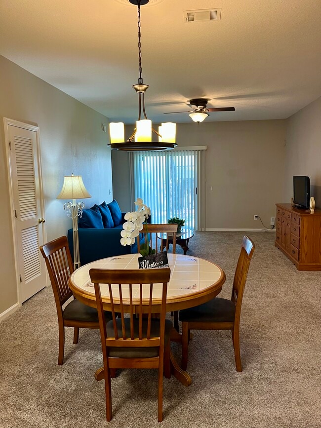 Building Photo - 581 Scrub Jay Dr