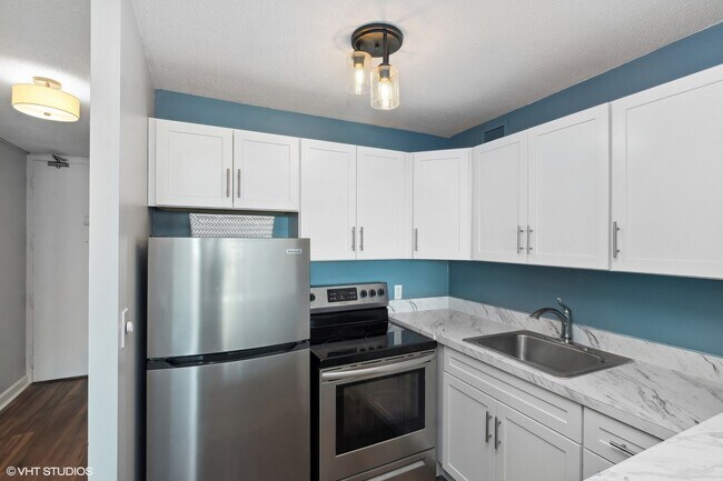 Building Photo - 2728 N Hampden Ct