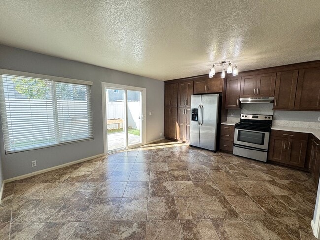 Building Photo - Beautiful 2Bd/1.5Ba Townhome in Orange w/A...