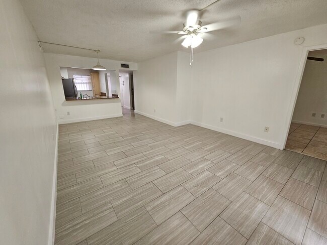 Building Photo - 20910 NE 8th Ct