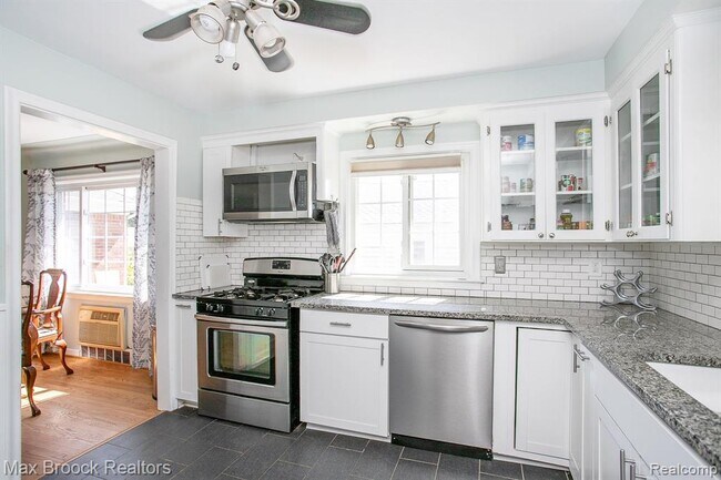 Building Photo - 4163 Amherst Rd