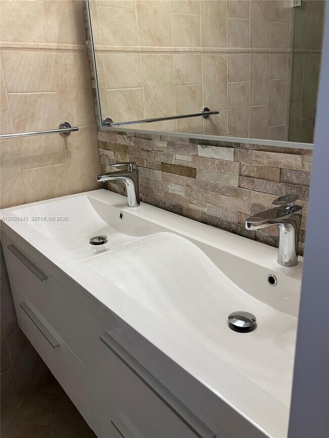 Building Photo - 3180 S Ocean Dr