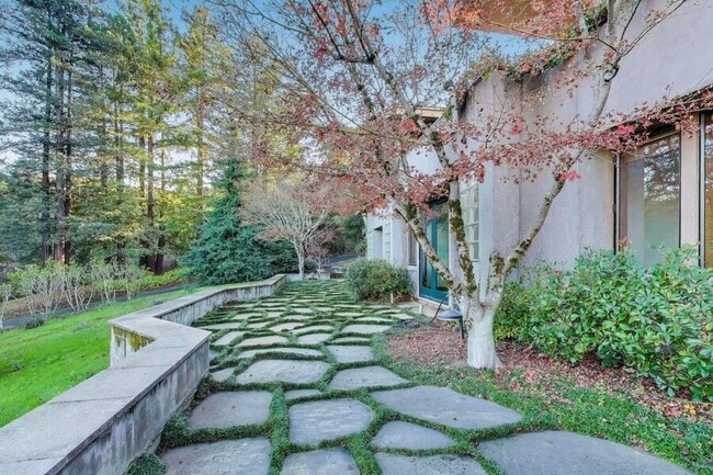 Building Photo - 28 Meadow Rd