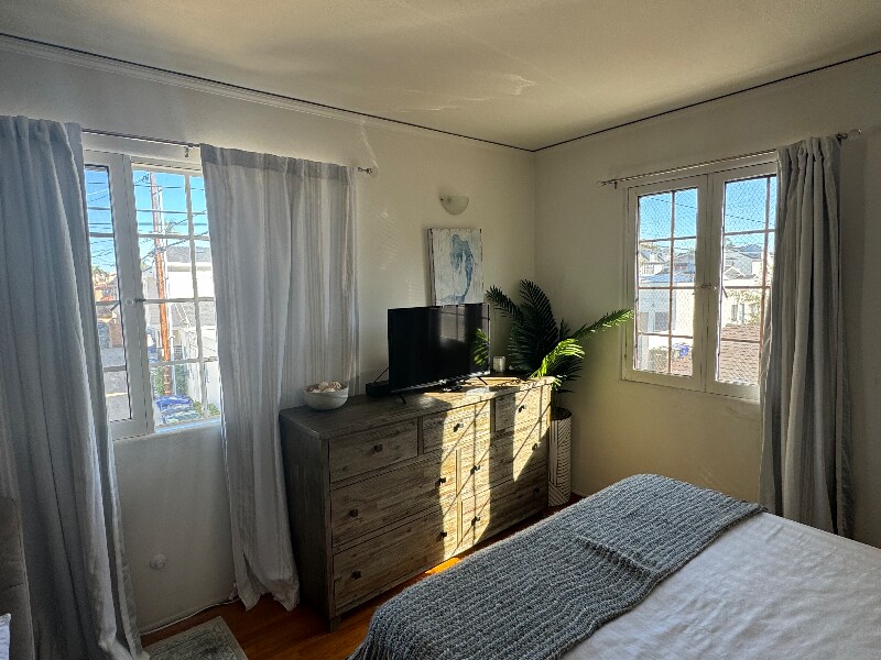 Building Photo - 814 Encino Ln