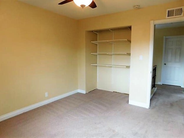 Building Photo - Escondido 3 Br Gated LOVELY Townhome 2 pat...