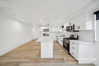 Building Photo - 837 1/2 N Harvard Blvd-837 1/2