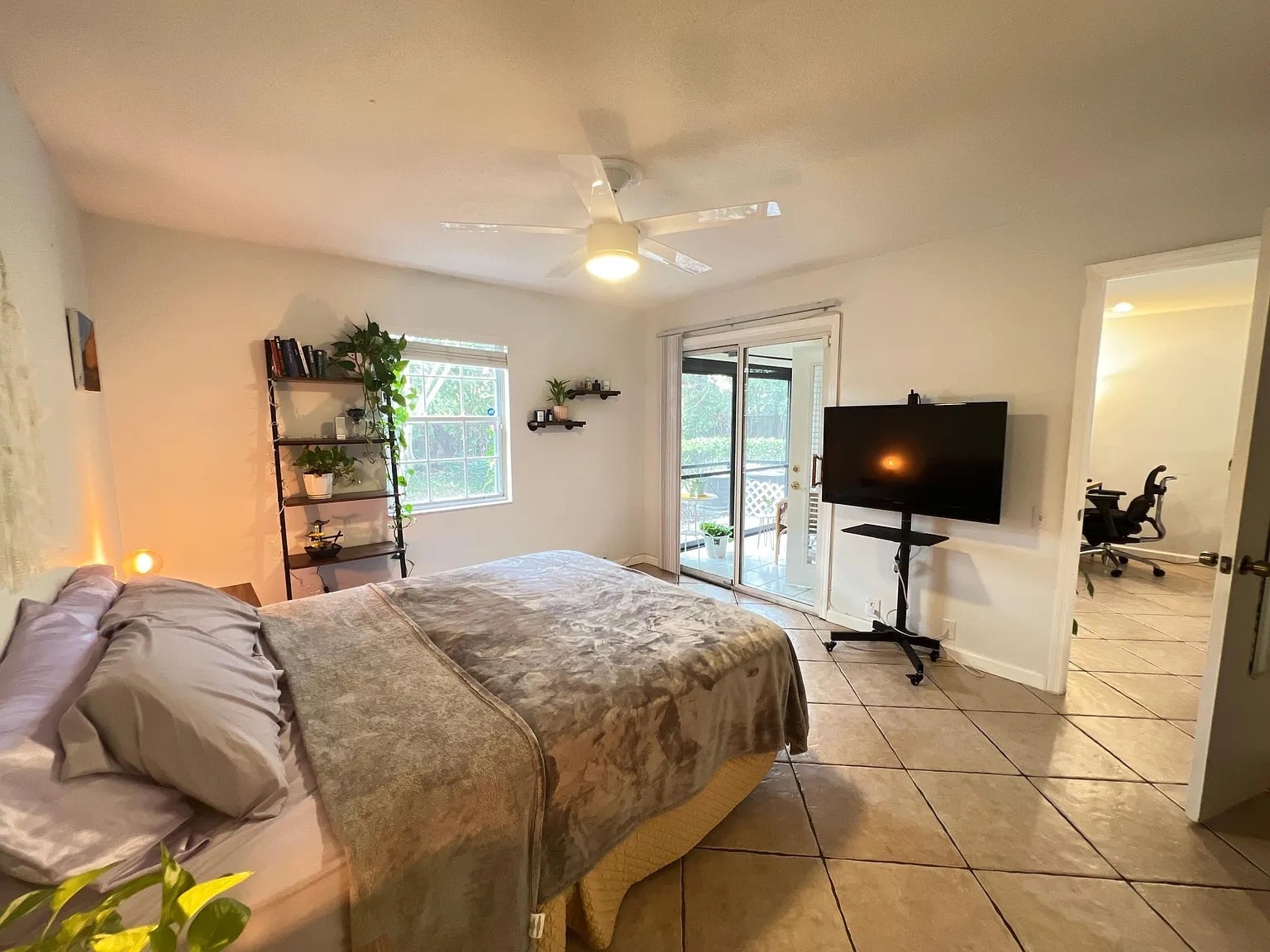 Building Photo - 5265 E Bay Dr