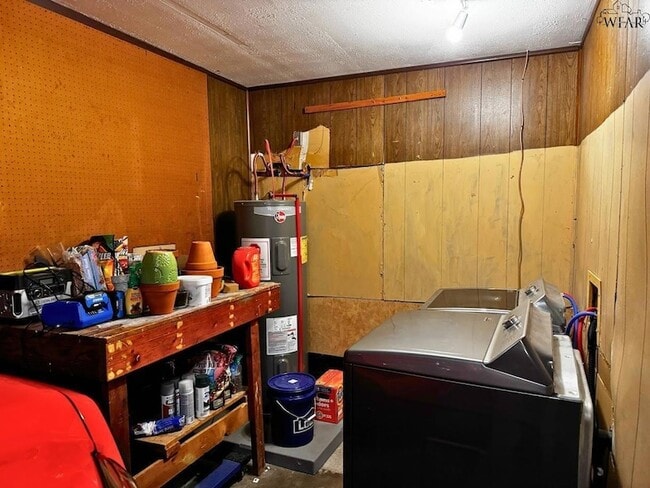 Building Photo - 2119 Selma Dr