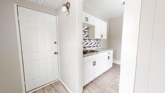 Building Photo - 4500 W 39th St