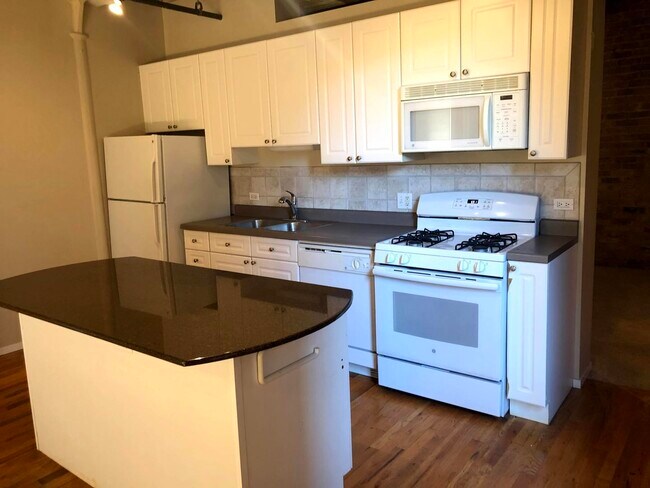 Building Photo - 420 S Clinton St