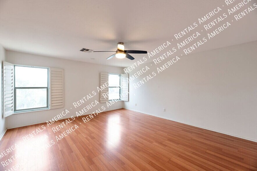 Building Photo - 1809 E Patrick Ln