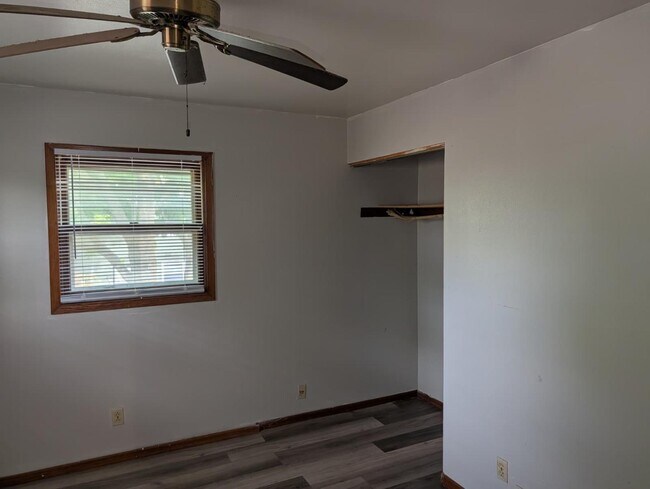 Building Photo - 9402 W Silver Spring Dr