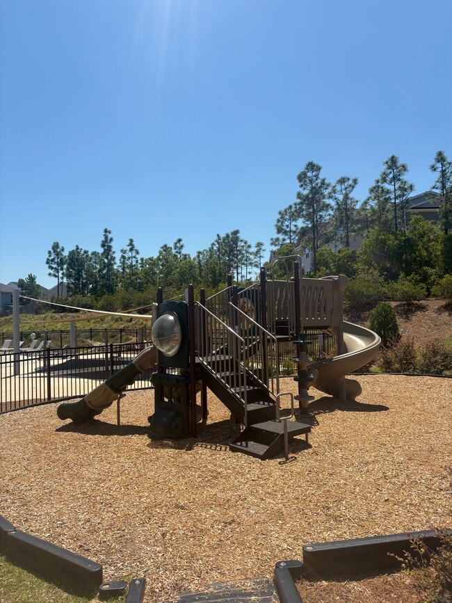 Building Photo - 837 Peony Ln