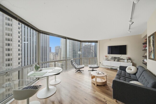 Building Photo - 222 N Columbus Dr