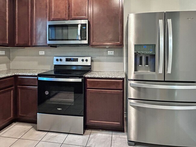 Building Photo - Open-Concept Converse Home with Loft + Covered Patio