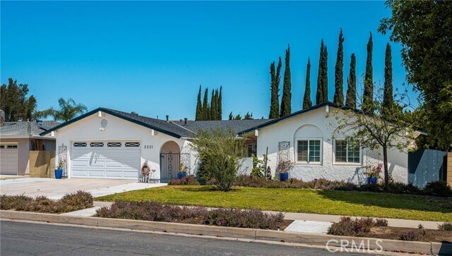 Building Photo - 2221 E Viking Ave
