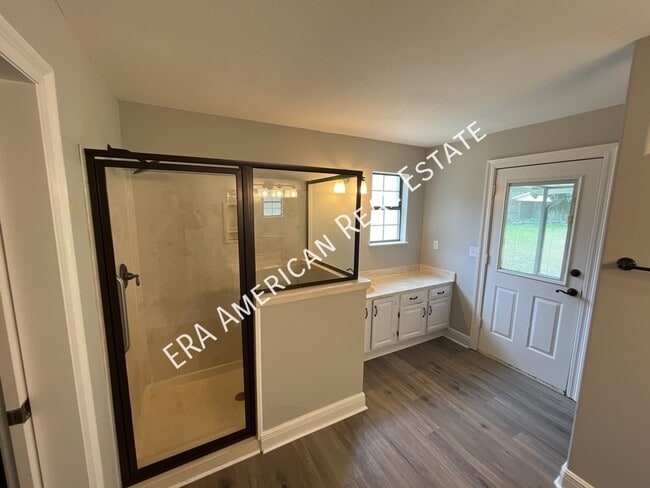 Building Photo - 18 Meigs Dr