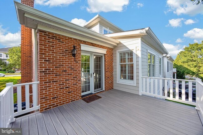 Building Photo - 563 Gramercy Ln