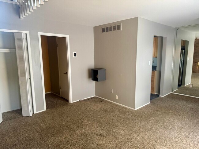 Building Photo - 5065 N Crooks Rd