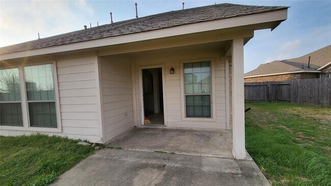 Building Photo - 2026 Silverwater Ct