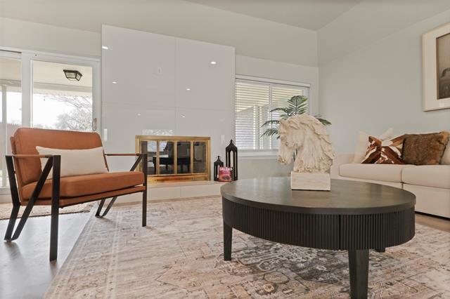 Building Photo - 6350 Glennox Ln