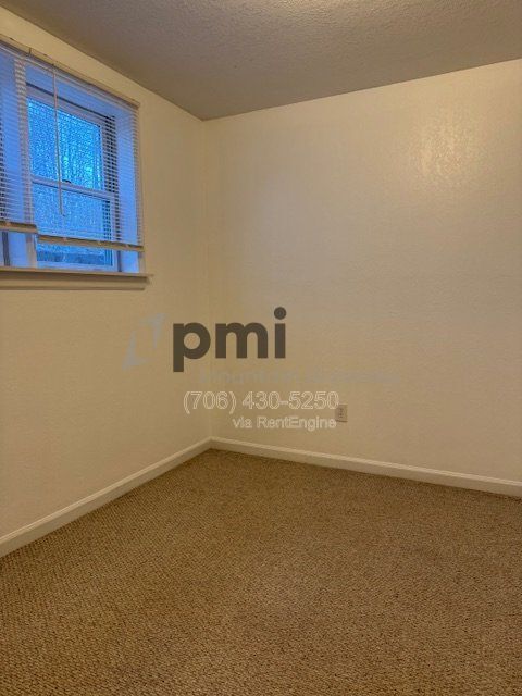 Building Photo - 111 Primrose Dr