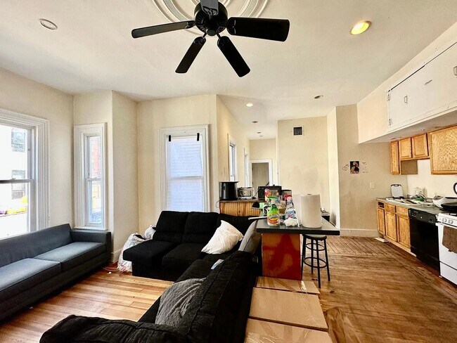 Building Photo - Single-Family House in Allston, In-Unit Laundry, Eat-in Kitchen, Big Bedrooms