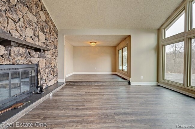 Building Photo - 5307 Metamora Rd