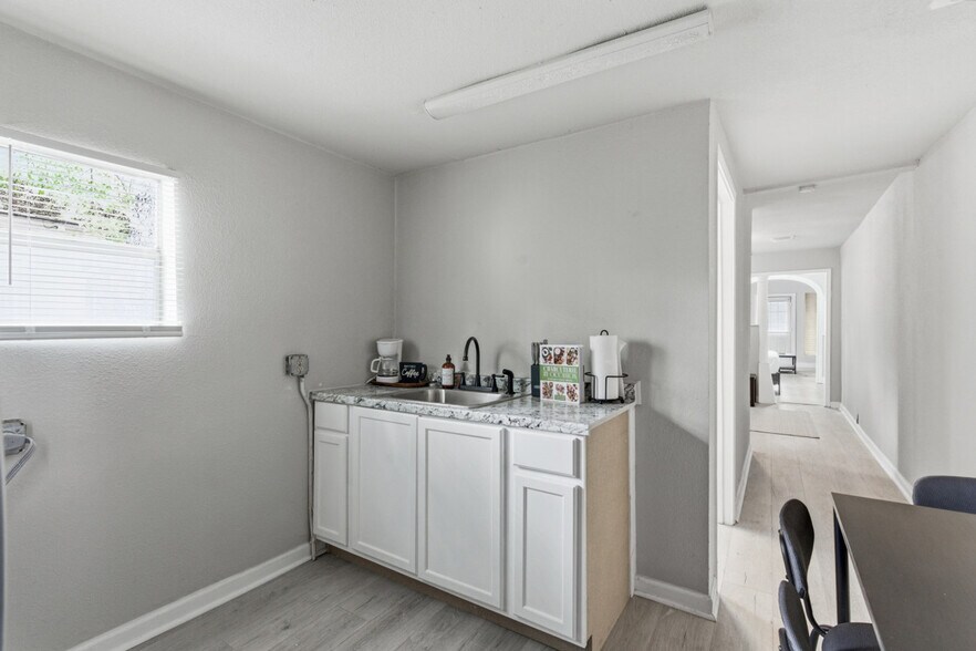 Building Photo - 314 W Cevallos