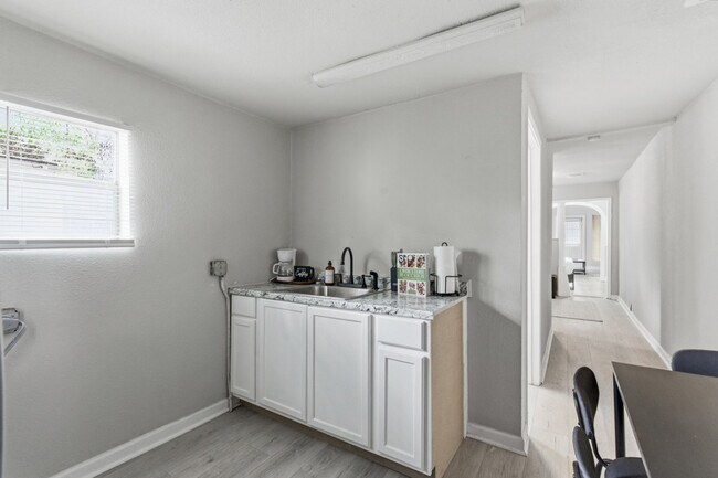 Building Photo - 314 West Cevallos-SI ID1363388P