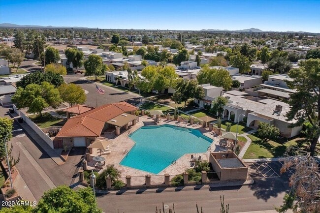 Building Photo - 7803 E Vernon Ave