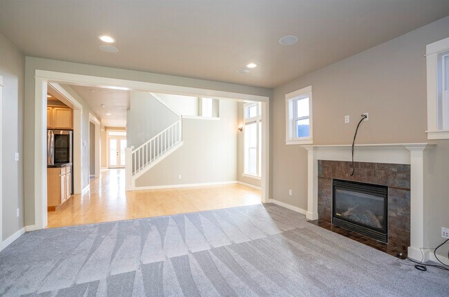 Building Photo - 1749 Skyline Ridge Ln SW