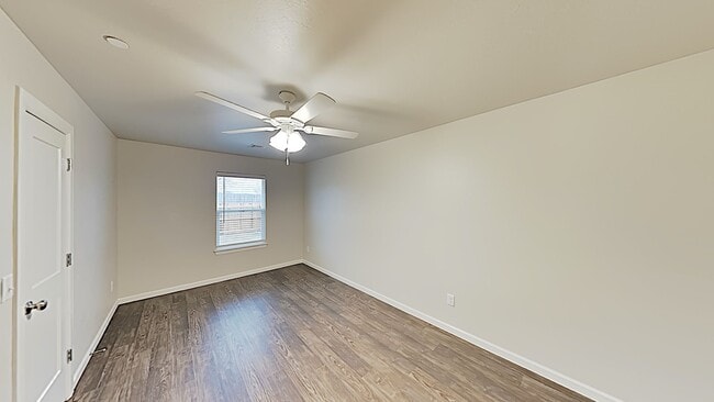 Building Photo - 2 Bedroom 1 Bath Duplex Close To Tinker AFB - Lawncare Included