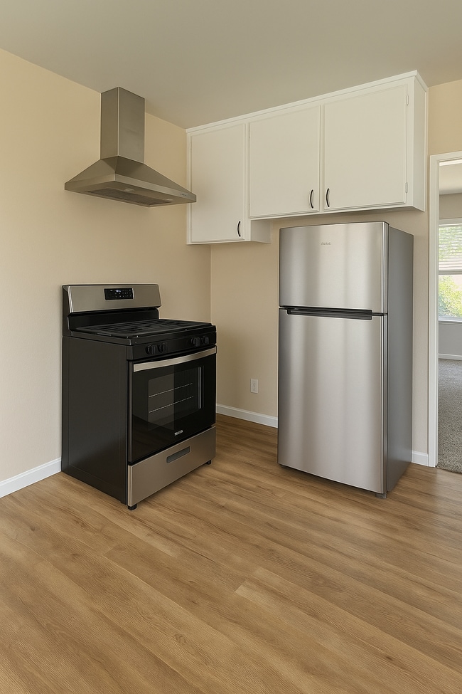 Stove and refrigerator available - 1611 S Atlantic Blvd