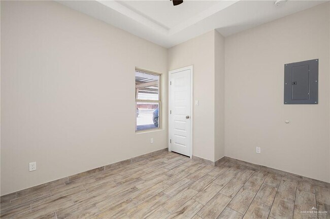 Building Photo - 17 W Harrison Ave