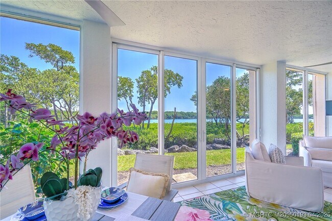 Building Photo - 5799 NE Island Cove Way