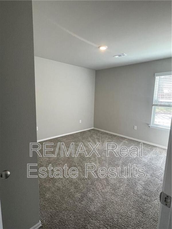 Building Photo - 806 Comanche Dr