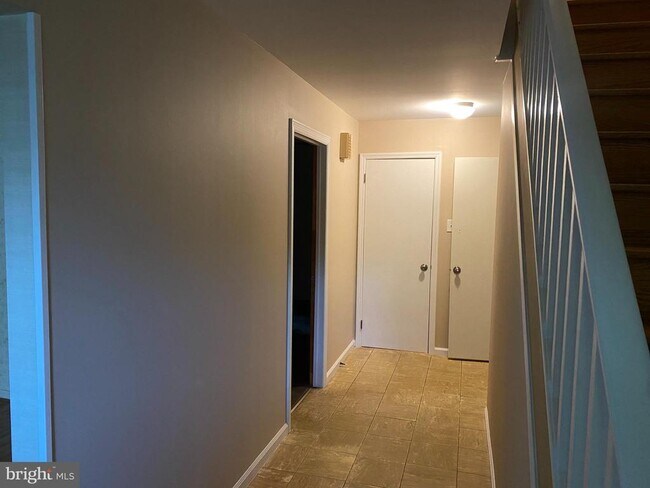 Building Photo - 415 Monmouth Dr