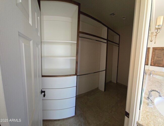 Building Photo - 839 W Hermosa Dr