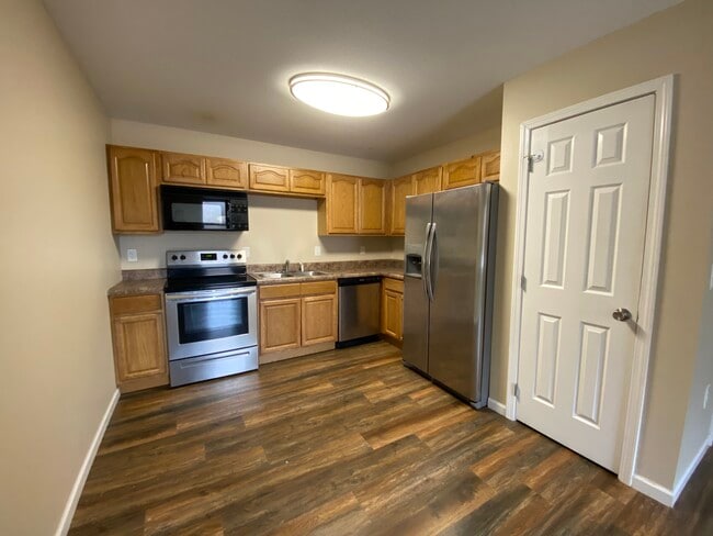 Building Photo - 65 Short Rd