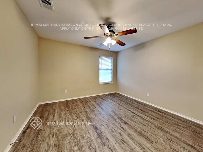 Building Photo - 10804 Middleglen Rd
